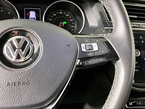 Used 2021 Volkswagen Tiguan SE w/ Panoramic Sunroof Package FWD image 11