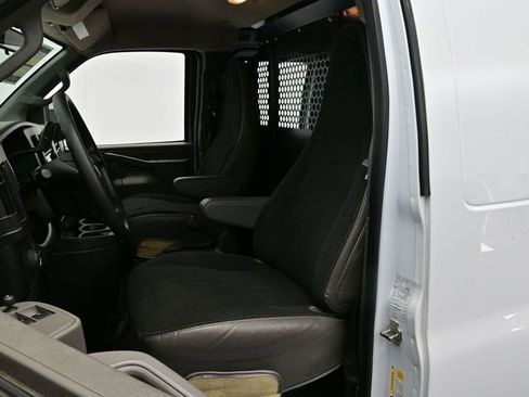 Used 2023 GMC Savana 2500 w/ Driver Convenience Package image 10