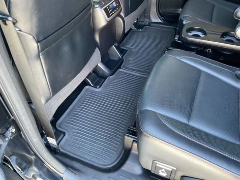 Used 2018 Toyota Highlander Limited image 39