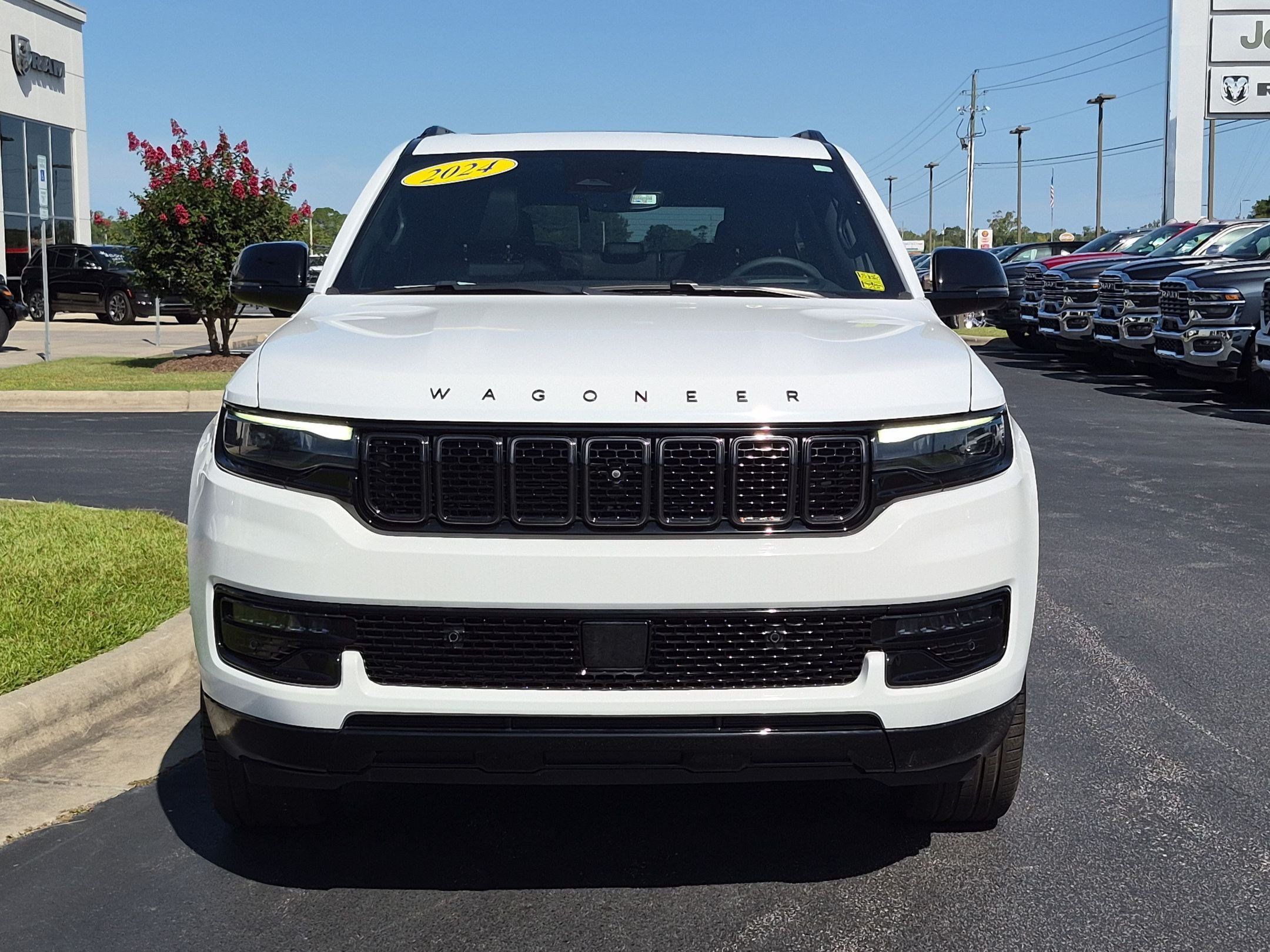 Used 2024 Jeep Wagoneer Series II w/ Convenience Group I RWD image 2