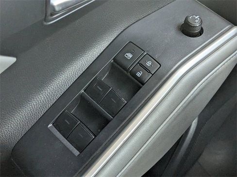 Used 2022 Toyota Highlander XLE image 27