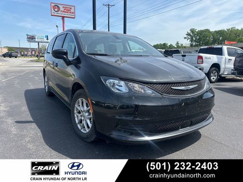 Used 2022 Chrysler Voyager LX FWD image 1