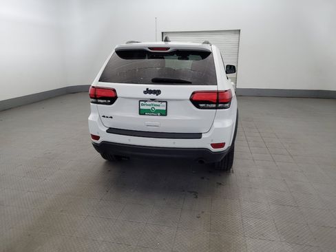 Used 2019 Jeep Grand Cherokee Laredo AWD/4WD image 7