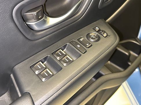 Used 2025 Honda Pilot TrailSport image 21