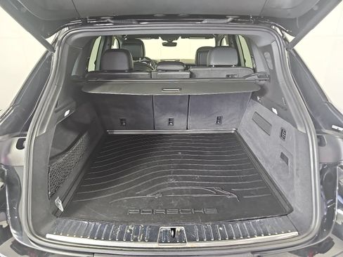 Used 2024 Porsche Cayenne AWD/4WD image 12