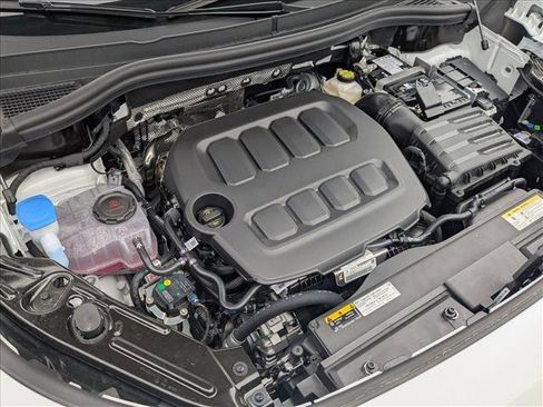 New 2025 Volkswagen Tiguan SE image 16