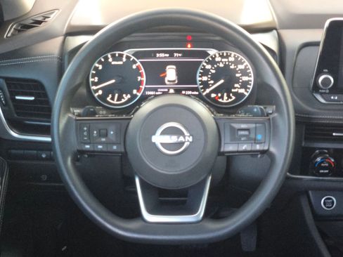 Used 2023 Nissan Rogue SV image 20