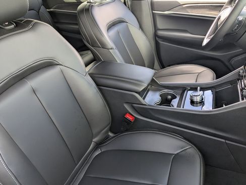 New 2025 Jeep Grand Cherokee L Limited w/ Black Appearance Package AWD/4WD image 7
