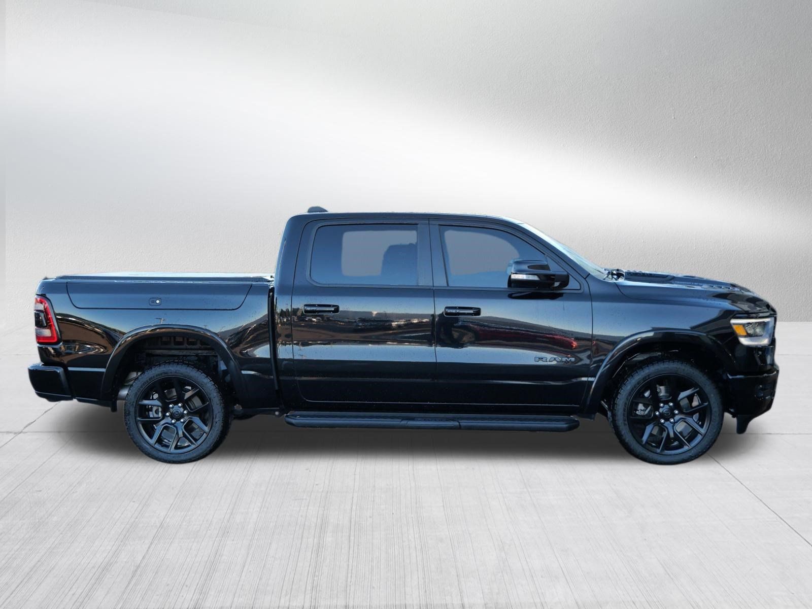 Used 2022 RAM 1500 Laramie AWD/4WD image 8