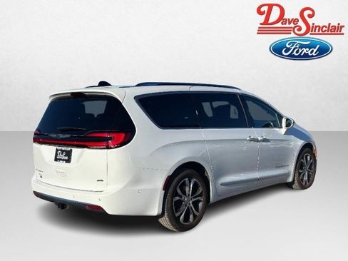 Used 2024 Chrysler Pacifica Pinnacle w/ Trailer Tow Group image 7