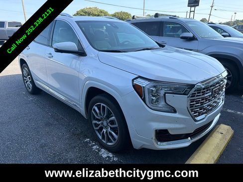 Used 2022 GMC Terrain Denali w/ Denali Premium Package AWD/4WD image 3