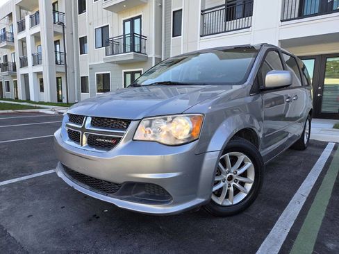 Used 2014 Dodge Grand Caravan SXT image 1