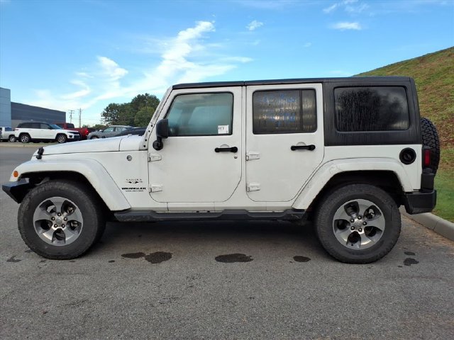 Used 2017 Jeep Wrangler Unlimited Sahara w/ Connectivity Group AWD/4WD image 6