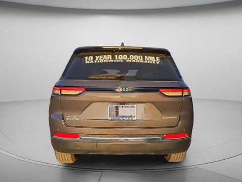 Used 2025 Jeep Grand Cherokee Limited image 5