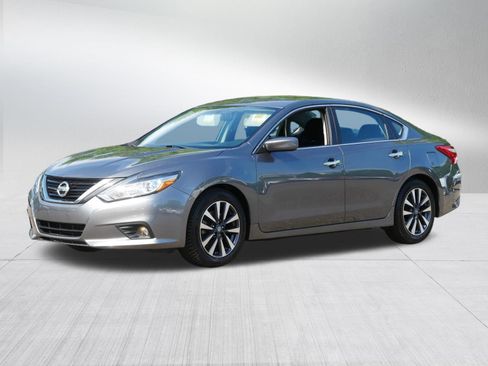 Certified 2017 Nissan Altima 2.5 SV FWD image 3