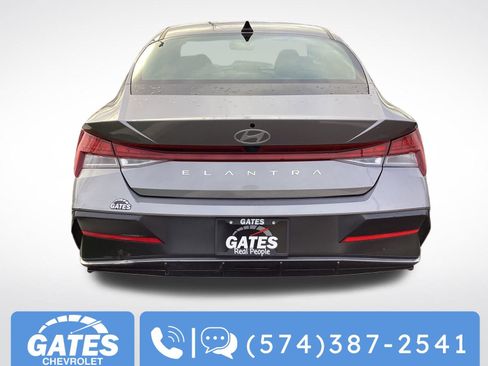 Used 2025 Hyundai Elantra SEL FWD image 8