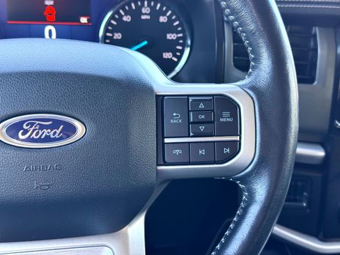 Used 2022 Ford Expedition XLT image 24