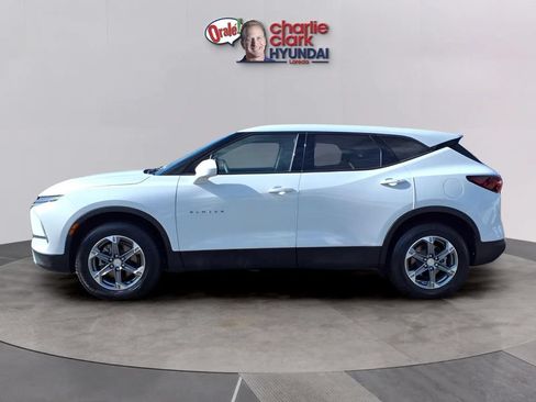 Used 2024 Chevrolet Blazer LT FWD image 2