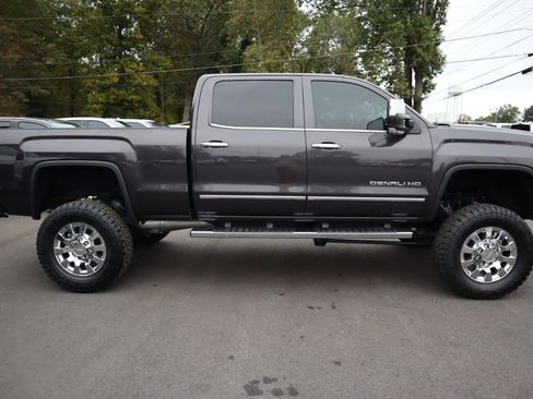 Used 2015 GMC Sierra 2500 Denali w/ Duramax Plus Package image 4