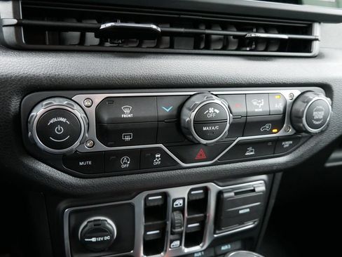 Used 2025 Jeep Wrangler Unlimited Sport AWD/4WD image 22