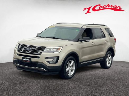 Used 2017 Ford Explorer XLT image 28