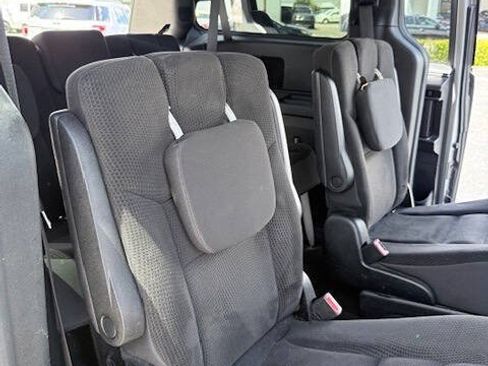 Used 2018 Dodge Grand Caravan SE FWD image 13
