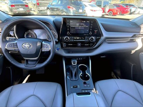 Used 2022 Toyota Highlander XLE image 13