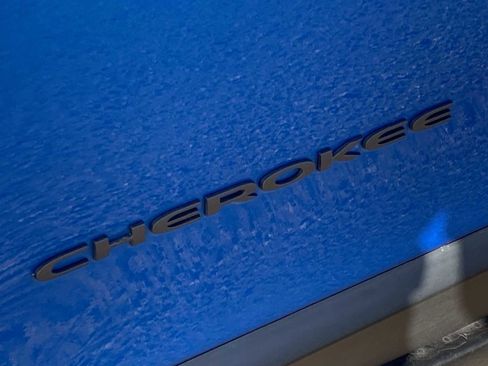 Used 2018 Jeep Cherokee Trailhawk AWD/4WD image 15