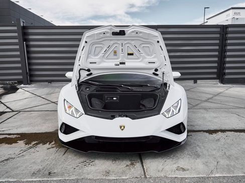 Used 2020 Lamborghini Huracan EVO image 15