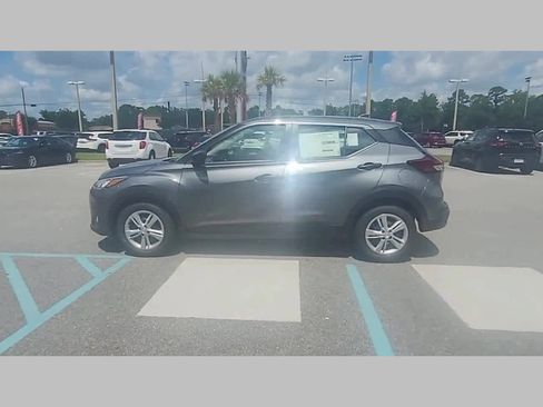 New 2025 Nissan Kicks Play S image 23