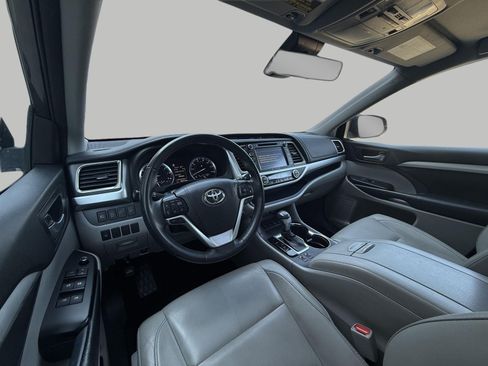 Used 2018 Toyota Highlander XLE AWD/4WD image 26