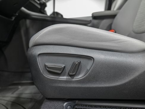 Used 2025 Toyota Sienna LE w/ LE Plus Package image 14