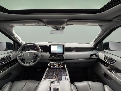 Used 2019 Lincoln Navigator Reserve AWD/4WD image 21
