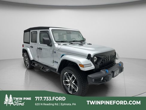 Used 2024 Jeep Wrangler Unlimited AWD/4WD image 1