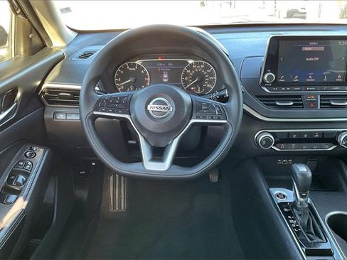 Certified 2022 Nissan Altima 2.5 SV image 4