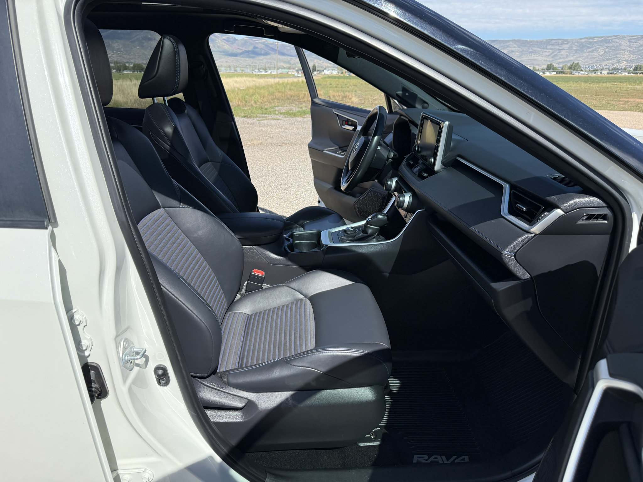 Used 2020 Toyota RAV4 XSE AWD/4WD image 38