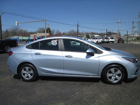 Used 2018 Chevrolet Cruze LS image 12