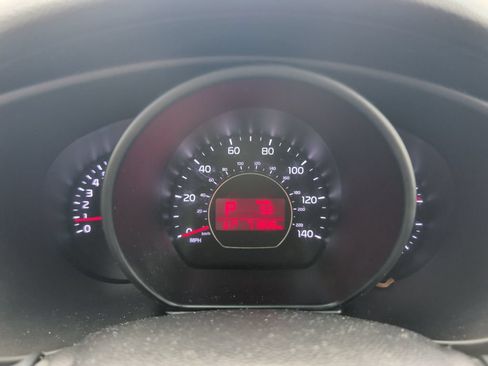 Used 2016 Kia Soul + FWD image 12