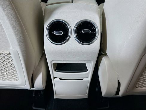 Used 2021 Mercedes-Benz GLB 250 image 25