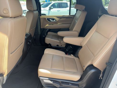 Used 2023 Chevrolet Suburban Premier AWD/4WD image 21