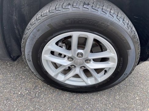 Used 2024 Jeep Grand Cherokee Laredo X w/ Trailer Tow Package image 13