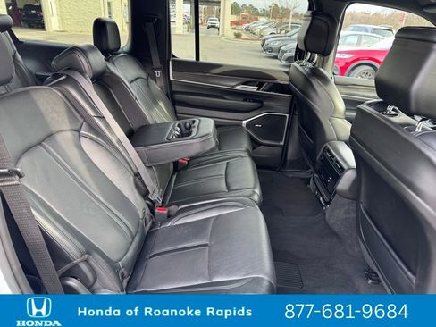 Used 2024 Jeep Wagoneer L Series II image 30