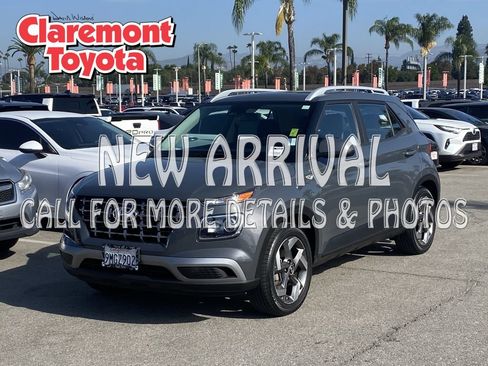 Used 2024 Hyundai Venue SEL FWD image 1