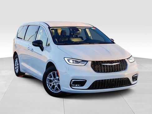 Certified 2024 Chrysler Pacifica Touring-L image 2