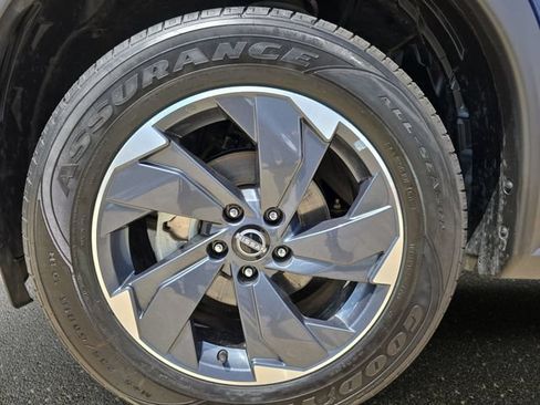 Used 2025 Nissan Rogue SV FWD image 35