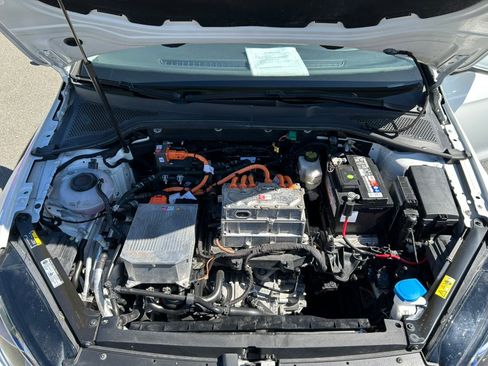 Used 2019 Volkswagen e-Golf SEL Premium image 66