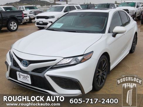 Used 2022 Toyota Camry XSE w/ Cold Weather Package FWD image 1
