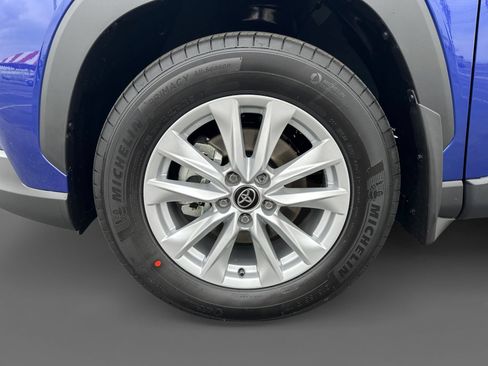 Certified 2025 Toyota Corolla Cross LE FWD image 14