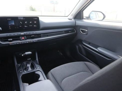 Used 2025 Kia K4 FWD image 25
