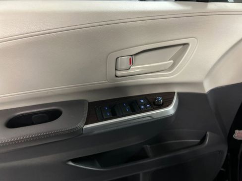 Used 2024 Toyota Sienna LE image 12